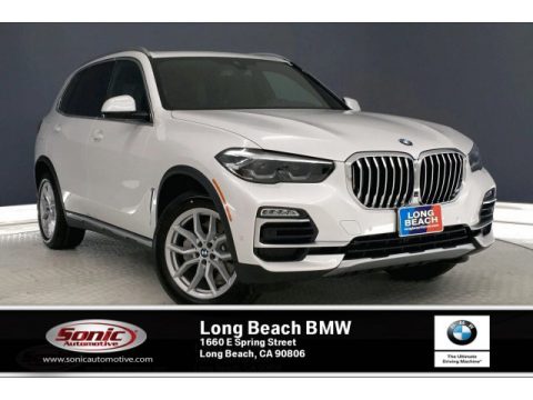 Mineral White Metallic BMW X5 sDrive40i.  Click to enlarge.