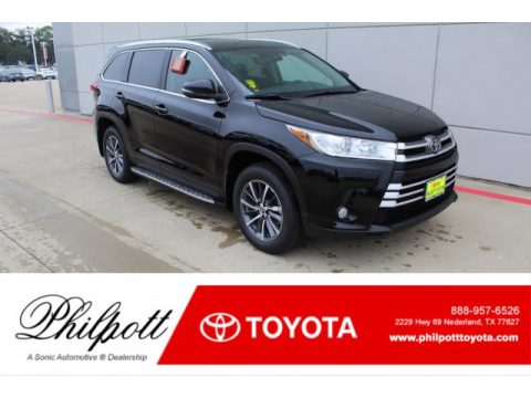 Midnight Black Metallic Toyota Highlander XLE.  Click to enlarge.
