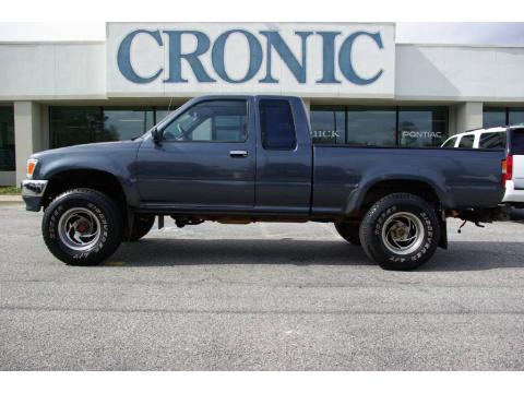 Cobalt Blue Pearl Metallic Toyota Pickup DX V6 Extended Cab 4x4.  Click to enlarge.