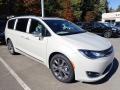Front 3/4 View of 2020 Chrysler Pacifica Limited #6