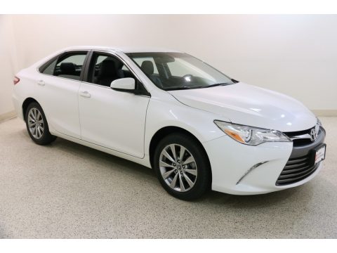 Blizzard White Pearl Toyota Camry XLE.  Click to enlarge.