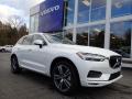 Front 3/4 View of 2020 Volvo XC60 T6 AWD Momentum #1