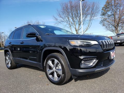 Diamond Black Crystal Pearl Jeep Cherokee Limited 4x4.  Click to enlarge.