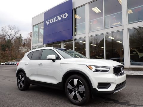 Ice White Volvo XC40 T5 Momentum AWD.  Click to enlarge.