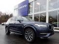 Front 3/4 View of 2019 Volvo XC90 T6 AWD Momentum #1