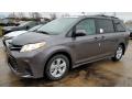 Front 3/4 View of 2020 Toyota Sienna LE #1