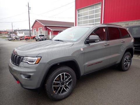 Sting-Gray Jeep Grand Cherokee Trailhawk 4x4.  Click to enlarge.
