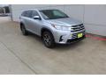 Front 3/4 View of 2019 Toyota Highlander LE #2