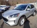 Front 3/4 View of 2020 Ford Escape SE 4WD #5