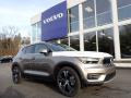 Front 3/4 View of 2020 Volvo XC40 T5 Inscription AWD #1