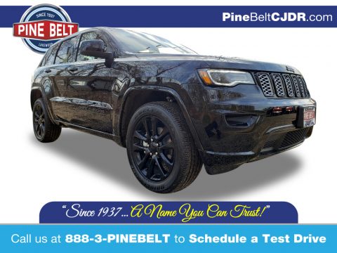 Diamond Black Crystal Pearl Jeep Grand Cherokee Altitude 4x4.  Click to enlarge.