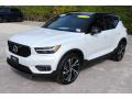 Front 3/4 View of 2019 Volvo XC40 T5 R-Design AWD #4