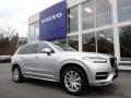 Front 3/4 View of 2019 Volvo XC90 T6 AWD Momentum #1