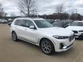 Front 3/4 View of 2020 BMW X7 xDrive40i #1