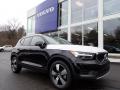 Front 3/4 View of 2020 Volvo XC40 T5 Momentum AWD #1