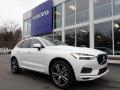 Front 3/4 View of 2020 Volvo XC60 T5 AWD Momentum #1