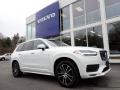 Front 3/4 View of 2020 Volvo XC90 T6 AWD Momentum #1