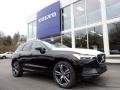 Front 3/4 View of 2020 Volvo XC60 T5 AWD Momentum #1