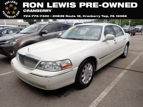 Vibrant White Lincoln Town Car Signature Limited.  Click to enlarge.