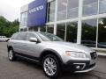 Front 3/4 View of 2016 Volvo XC70 T5 AWD #1