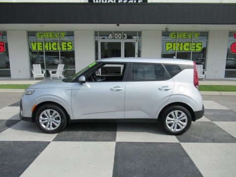 Sparkling Silver Kia Soul LX.  Click to enlarge.