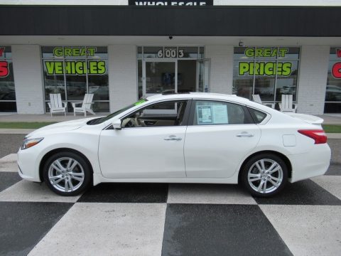 Pearl White Nissan Altima 3.5 SL.  Click to enlarge.