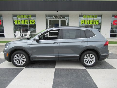 Platinum Gray Metallic Volkswagen Tiguan SE.  Click to enlarge.