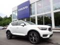 Front 3/4 View of 2020 Volvo XC40 T5 Inscription AWD #1