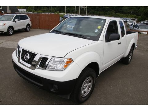 Glacier White Nissan Frontier S King Cab.  Click to enlarge.