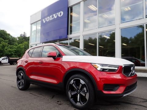 Fusion Red Metallic Volvo XC40 T5 Momentum AWD.  Click to enlarge.