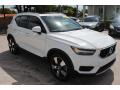 Front 3/4 View of 2019 Volvo XC40 T5 Momentum AWD #2