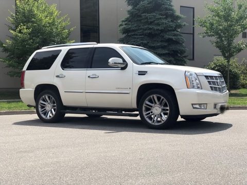 White Diamond Cadillac Escalade AWD.  Click to enlarge.