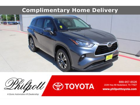 Magnetic Gray Metallic Toyota Highlander XLE.  Click to enlarge.