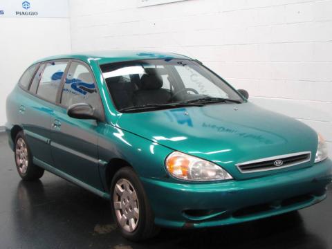 Emerald Green Kia Rio Cinco Hatchback.  Click to enlarge.