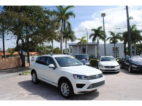 Pure White Volkswagen Touareg V6 Sport w/Technology.  Click to enlarge.