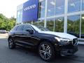 Front 3/4 View of 2020 Volvo XC60 T6 AWD Momentum #1