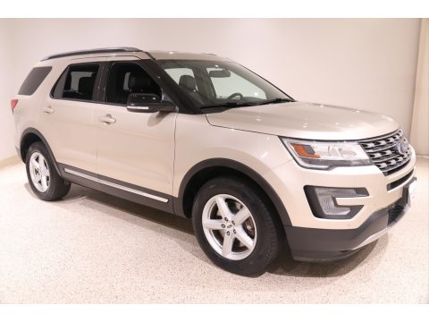 White Gold Ford Explorer XLT 4WD.  Click to enlarge.
