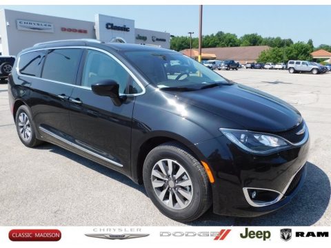 Brilliant Black Crystal Pearl Chrysler Pacifica Touring L Plus.  Click to enlarge.