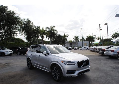 Bright Silver Metallic Volvo XC90 T6 AWD Momentum.  Click to enlarge.