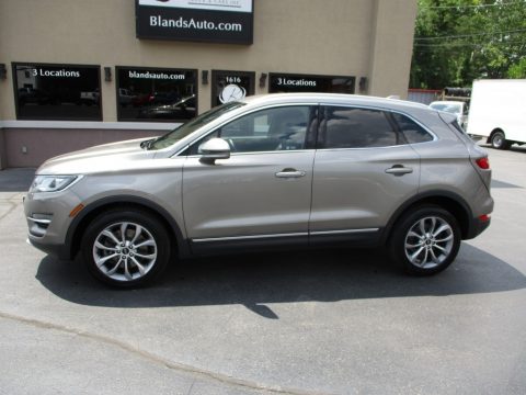 Luxe Metallic Lincoln MKC Select AWD.  Click to enlarge.