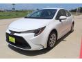 Front 3/4 View of 2021 Toyota Corolla LE #4