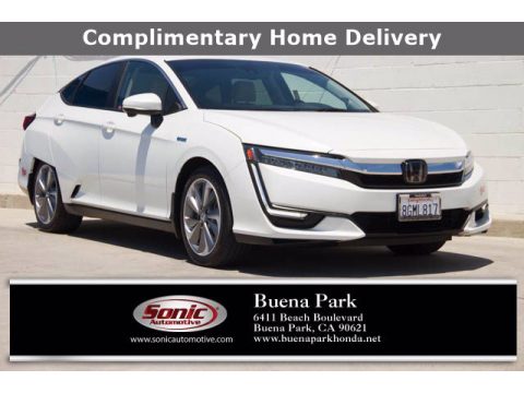 Platinum White Pearl Honda Clarity Plug In Hybrid.  Click to enlarge.