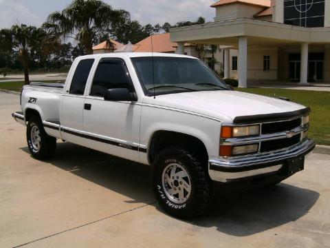 Summit White Chevrolet C/K K1500 Silverado Extended Cab 4x4.  Click to enlarge.