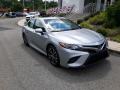 Front 3/4 View of 2020 Toyota Camry Hybrid SE #28