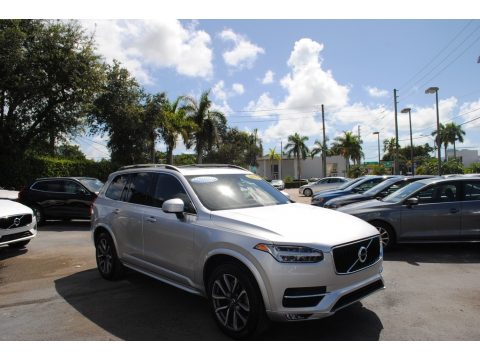 Bright Silver Metallic Volvo XC90 T5 Momentum.  Click to enlarge.