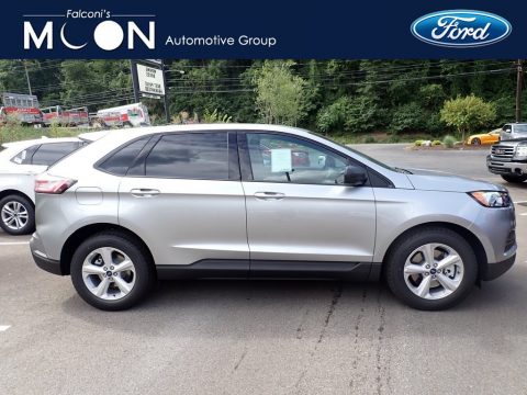 Iconic Silver Metallic Ford Edge SE AWD.  Click to enlarge.