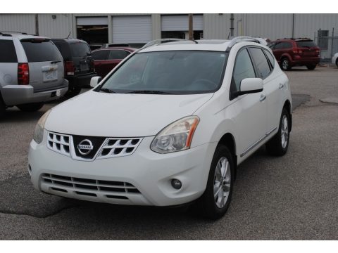 Pearl White Nissan Rogue SV.  Click to enlarge.