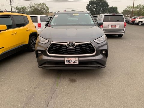 Magnetic Gray Metallic Toyota Highlander XLE.  Click to enlarge.
