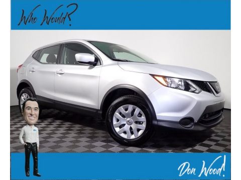 Brilliant Silver Metallic Nissan Rogue Sport S AWD.  Click to enlarge.