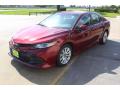 Front 3/4 View of 2018 Toyota Camry LE #4